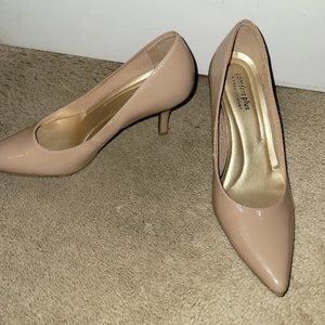 Nude small heel shoes